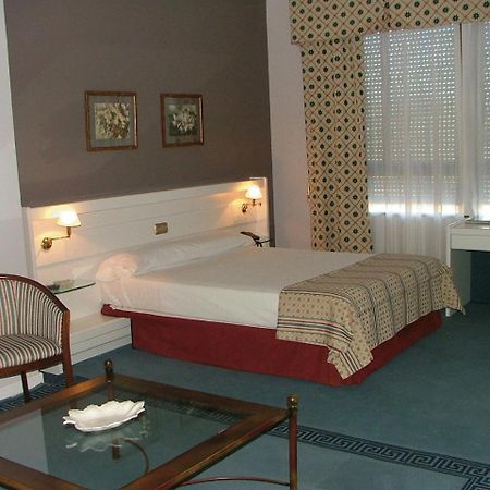 Hotel Las Cigueenas トルヒーリョ 部屋 写真