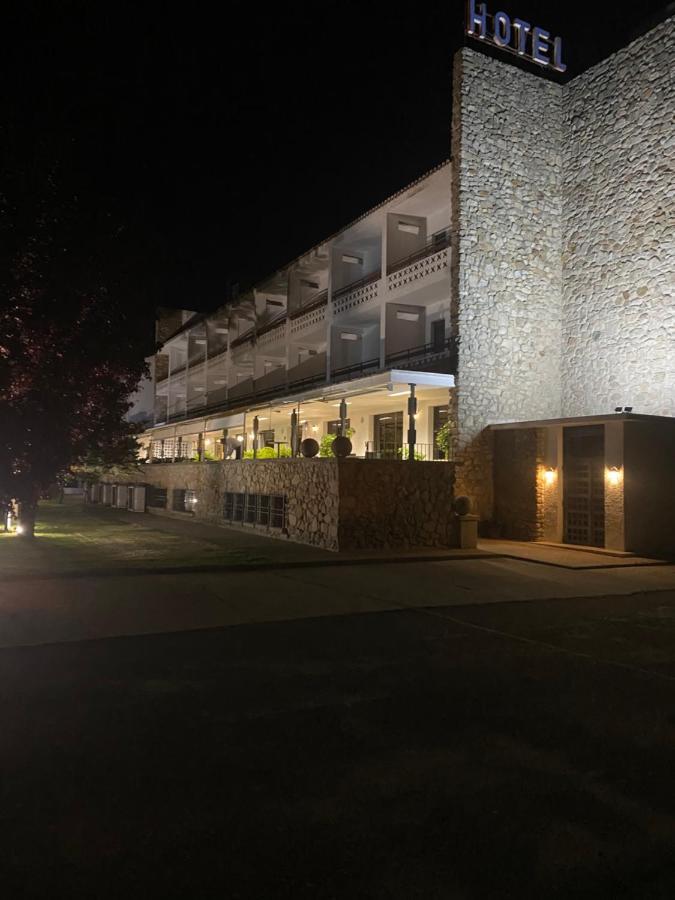Hotel Las Cigueenas トルヒーリョ エクステリア 写真