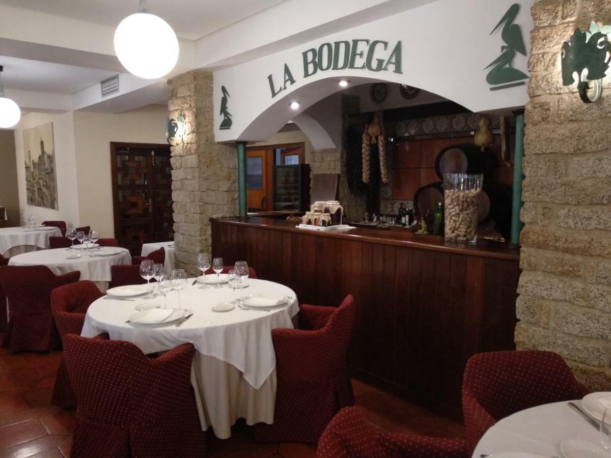 Hotel Las Cigueenas トルヒーリョ エクステリア 写真