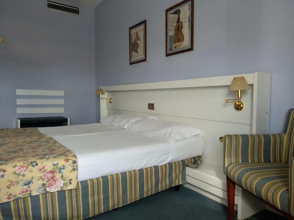 Hotel Las Cigueenas トルヒーリョ エクステリア 写真