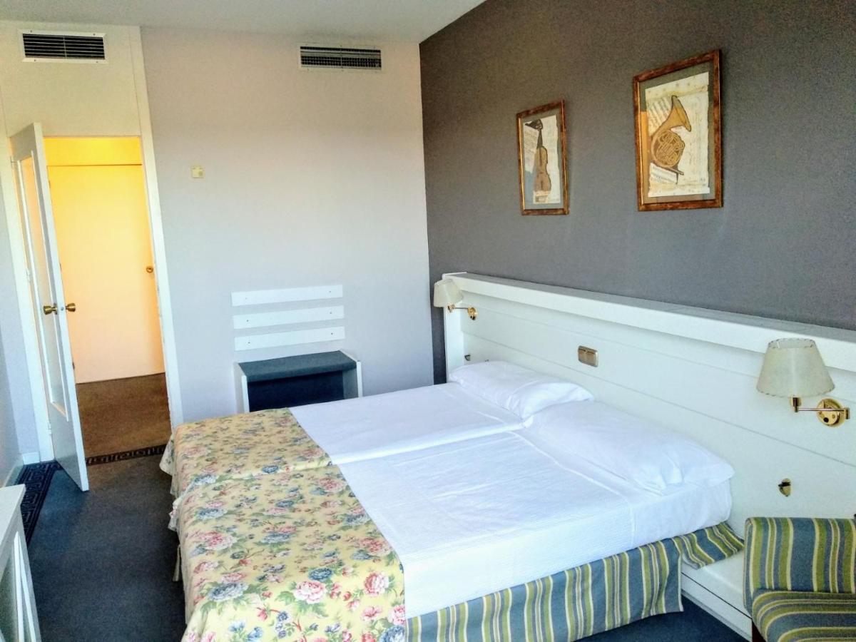 Hotel Las Cigueenas トルヒーリョ エクステリア 写真